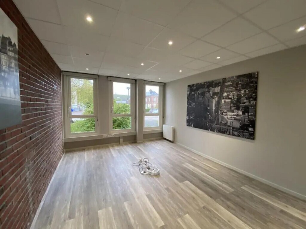 Location Bureaux 103 m² - Photo 1