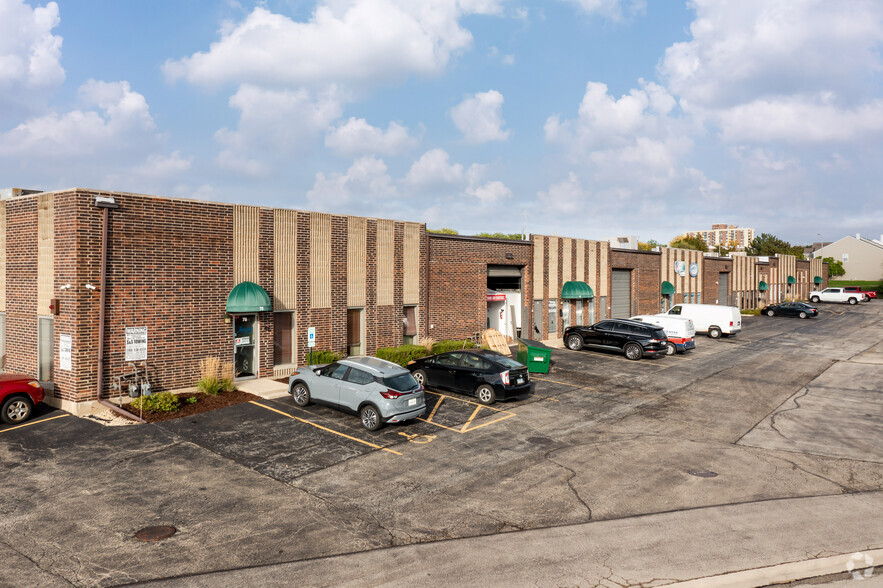 50-88 Eisenhower Ln N, Lombard, IL for rent - Building Photo - Image 1 of 6