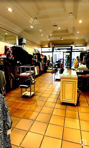 Retail in Madrid, Madrid to rent - Building Photo - Image 1 of 1