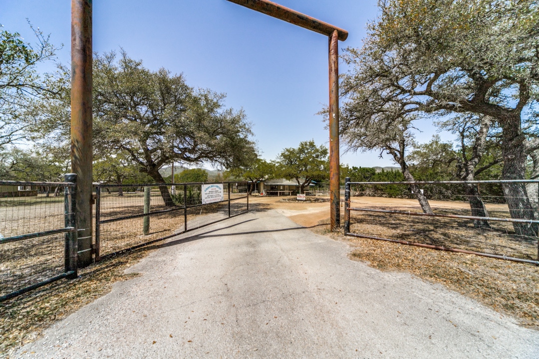 9028 State Hwy 46, Pipe Creek 78063 UK