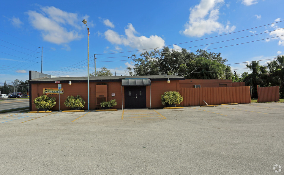 4910 Edgewater Dr, Orlando, FL for sale - Building Photo - Image 1 of 1