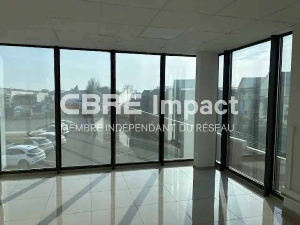 Location Local d'activités 1 300 m² - Photo 1