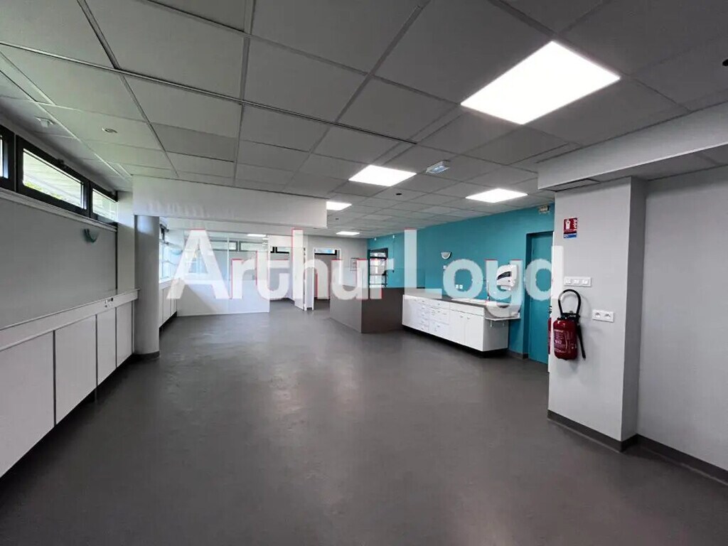 Location Bureaux 1 300 m² - Photo 1