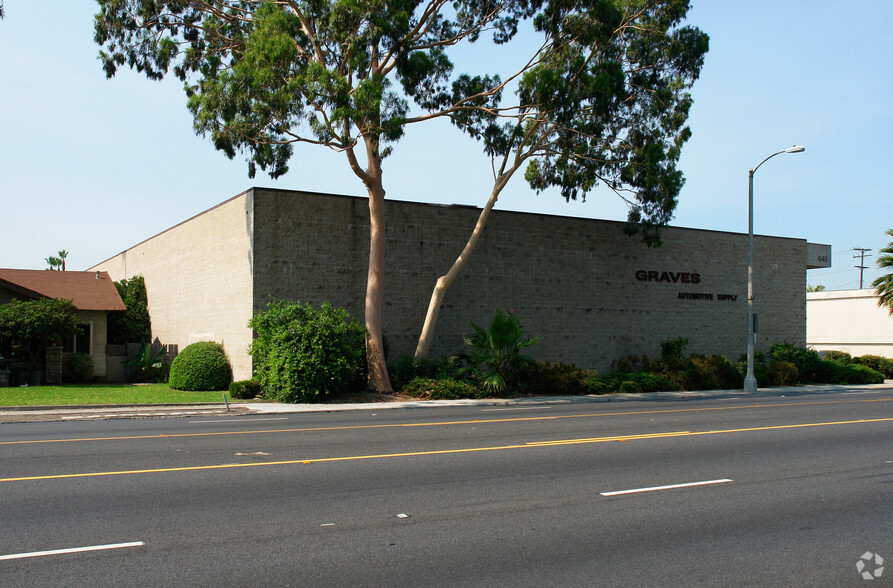 645 W Holt Blvd, Ontario, CA for rent - Building Photo - Image 2 of 2