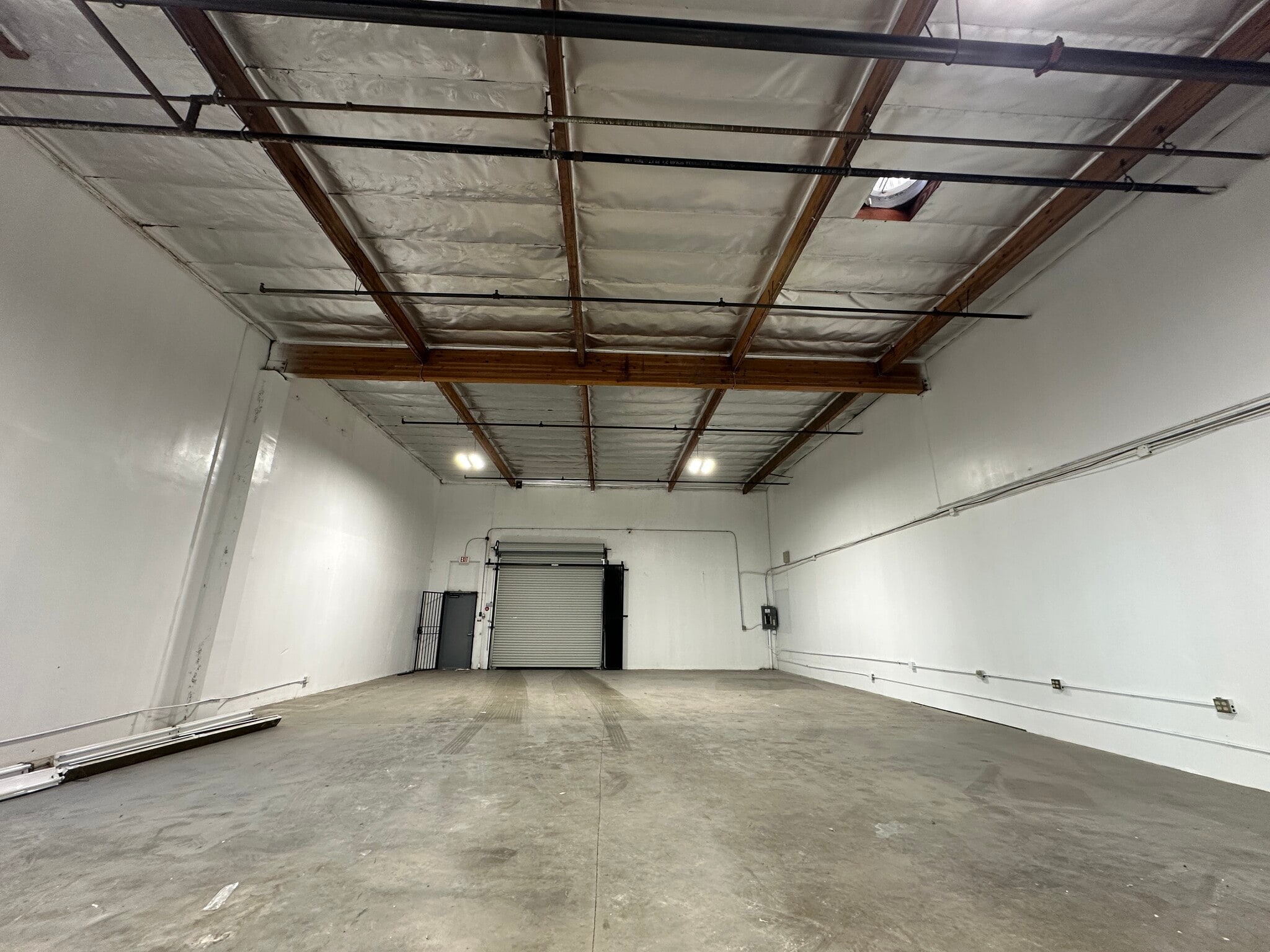 14525 Valley View Ave, Santa Fe Springs, CA to rent Interior Photo- Image 1 of 10