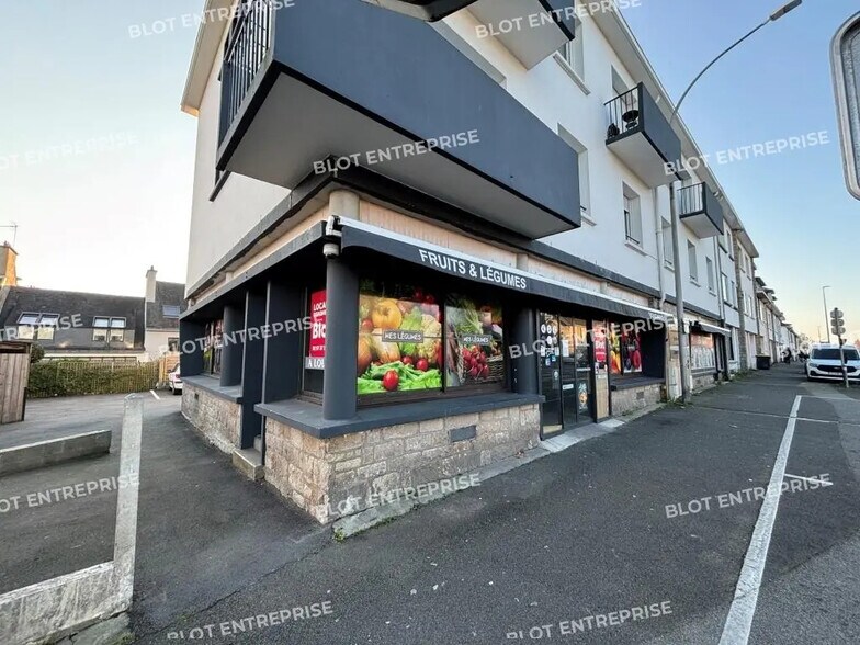 Retail in Lorient for sale - Building Photo - Image 1 of 9