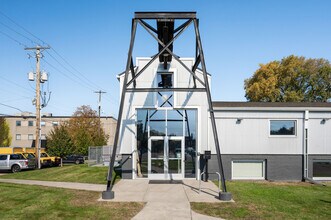 1153 SE 16th Ave, Minneapolis, MN for rent Building Photo- Image 1 of 40