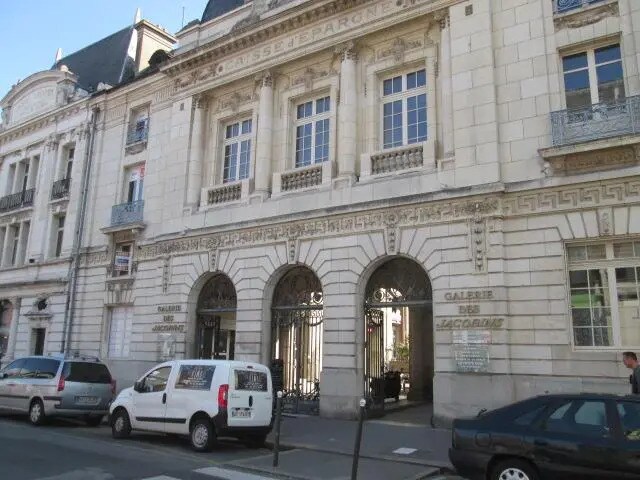 Location Bureaux 60 m² - Photo 1