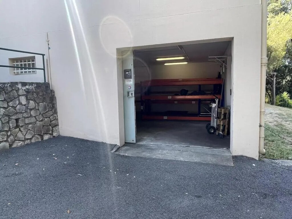 Location Entrepôt 62 m² - Photo 1