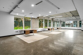 2727 Western Ave, Seattle, WA to rent Interior Photo- Image 2 of 7