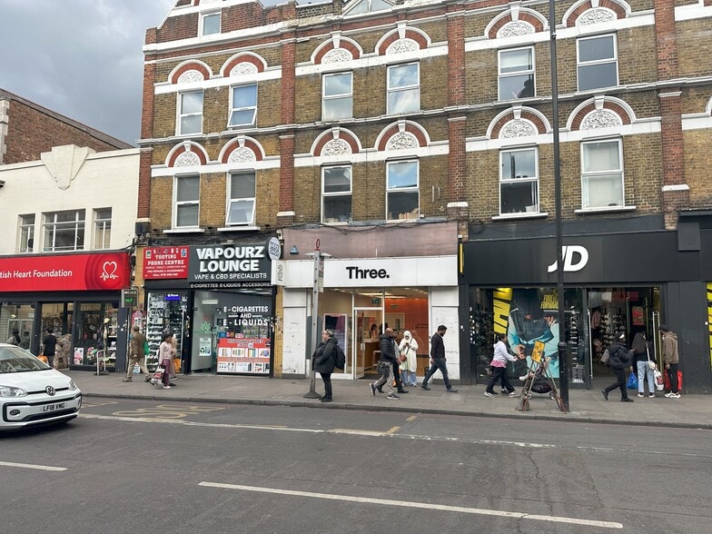 51 Tooting High St, London to rent - Building Photo - Image 2 of 3