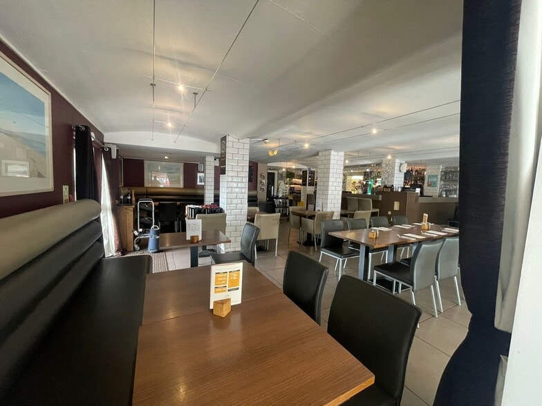 32 Hughenden Rd, Glasgow to rent - Building Photo - Image 3 of 14