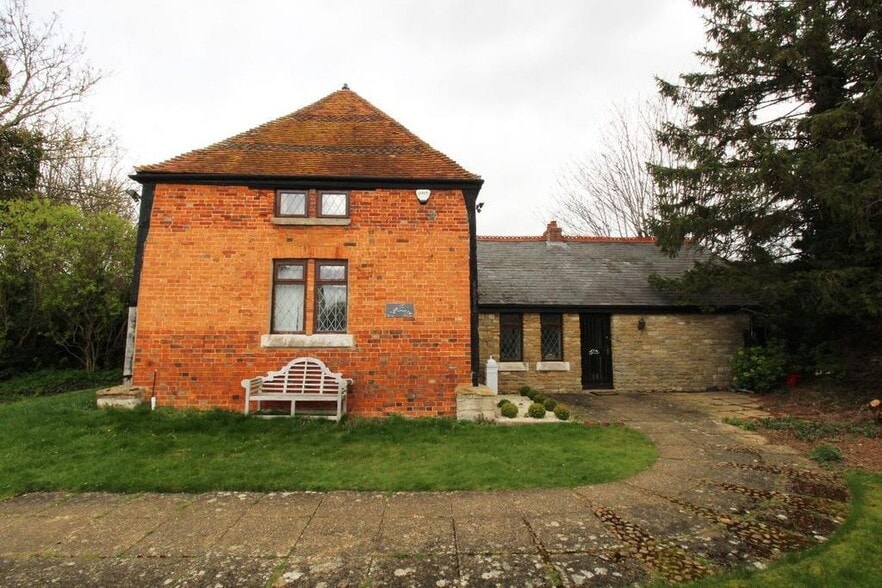 High St, Turvey to rent - Building Photo - Image 2 of 13