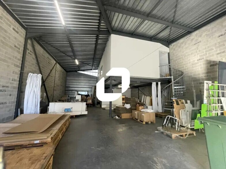 Light Industrial in Le Taillan-Médoc to rent - Interior Photo - Image 3 of 7