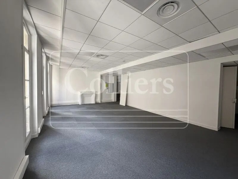 Office in Marseille to rent Building Photo- Image 1 of 12