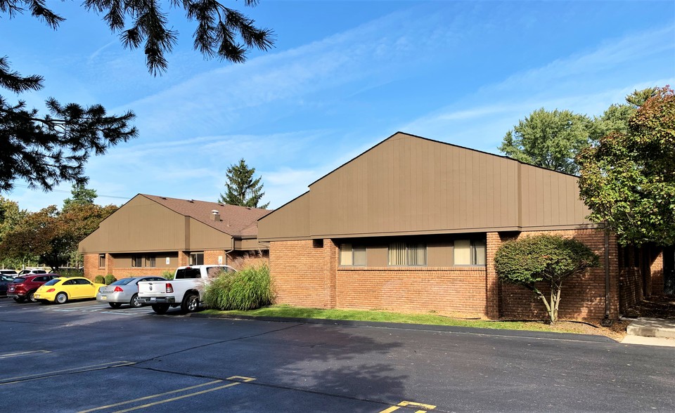 20200-20206 Farmington Rd, Livonia, MI for rent - Building Photo - Image 2 of 6