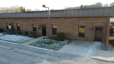 7120 Brookwood Dr, Brookfield, OH for rent Building Photo- Image 1 of 12