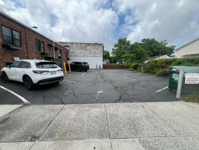 255-17 Northern Blvd, Little Neck, NY for rent - Building Photo - Image 2 of 8