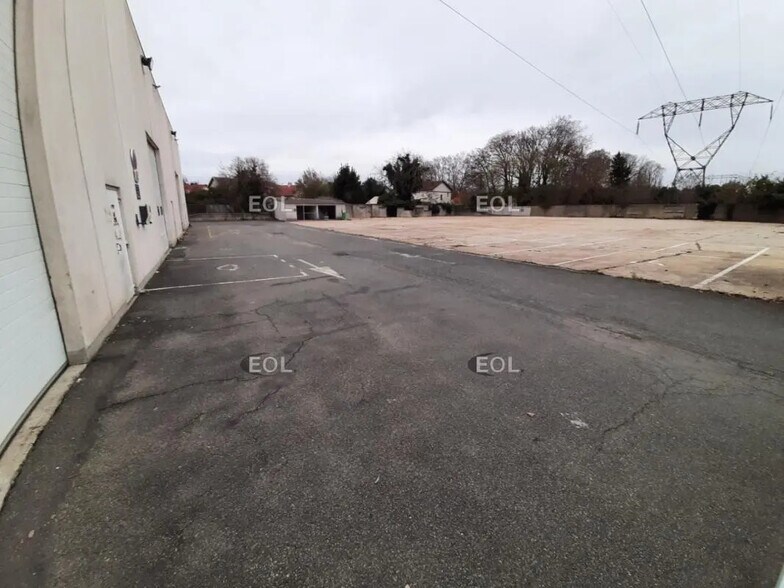 Light Industrial in Vitry-sur-Seine to rent - Building Photo - Image 3 of 17