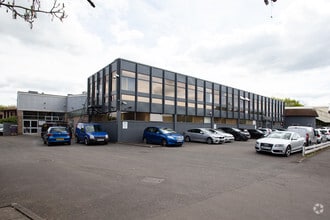 326-338 Molesey Rd, Walton On Thames to rent Building Photo- Image 1 of 24