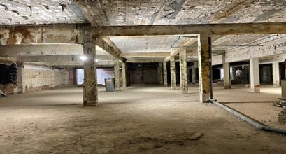 Retail in Madrid, Madrid to rent Interior Photo- Image 2 of 3