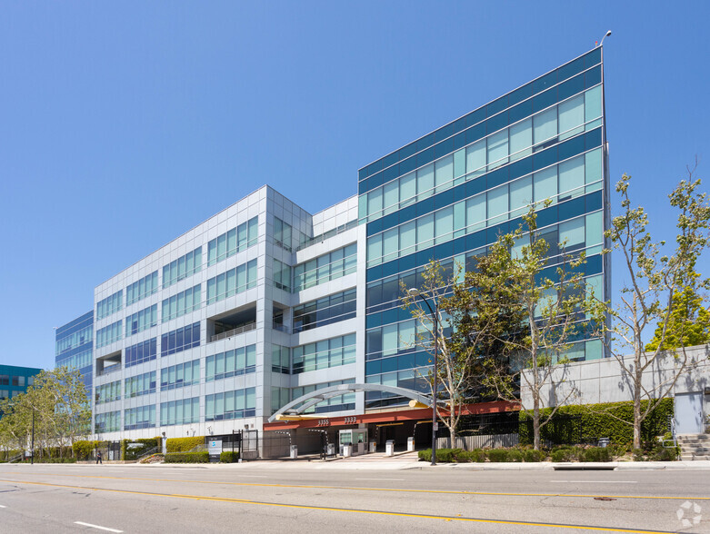 3333 W Empire Ave, Burbank, CA for rent - Building Photo - Image 1 of 5