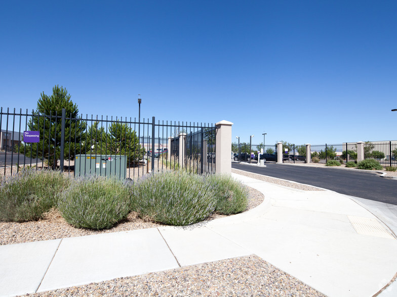 7601 Los Volcanes NW, Albuquerque, NM for sale - Primary Photo - Image 1 of 1