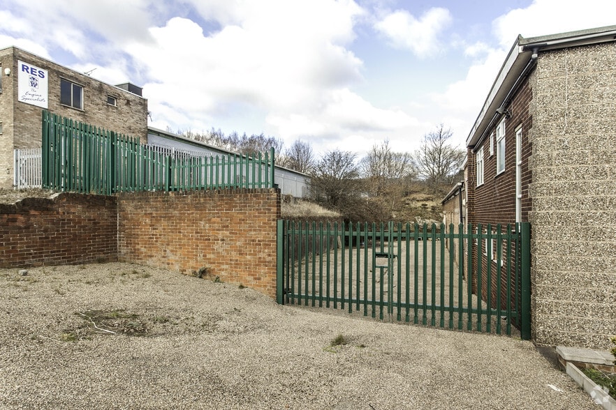 10 Roman Ridge Rd, Sheffield to rent - Building Photo - Image 3 of 4