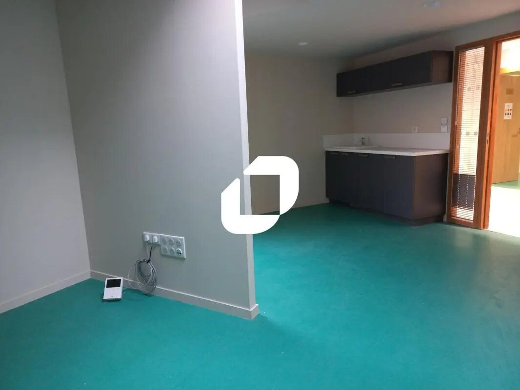 Office in Roubaix to rent Building Photo- Image 1 of 14