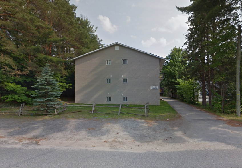 210 Maple St, Bracebridge, ON for sale - Primary Photo - Image 1 of 15