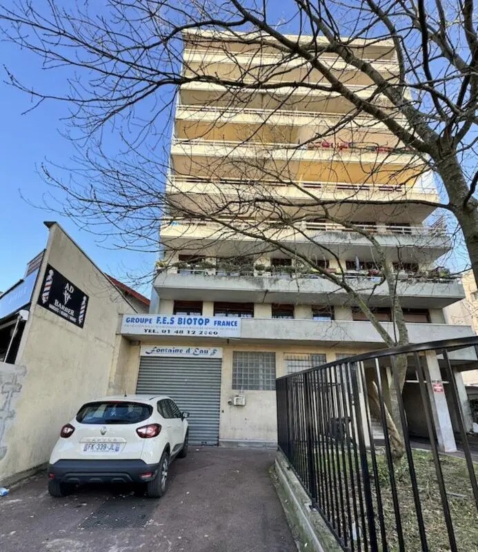 Light Industrial in Montreuil for sale Building Photo- Image 1 of 17