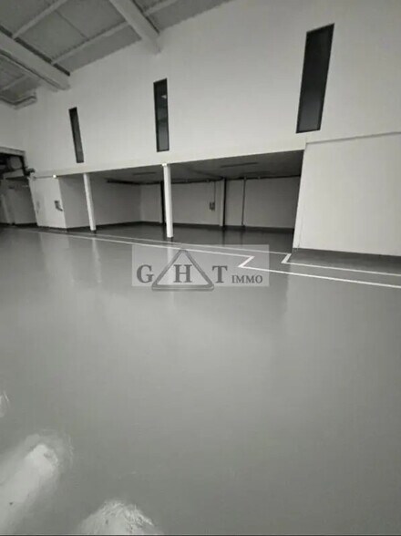 Industrial in Villeneuve-la-Garenne to rent - Building Photo - Image 3 of 16