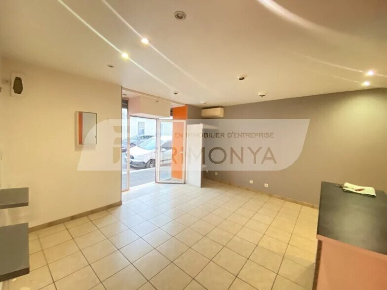 Retail in Marseille 5eme to rent - Interior Photo - Image 3 of 4