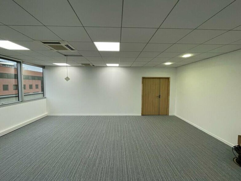 Office in Meudon to rent - Interior Photo - Image 2 of 7