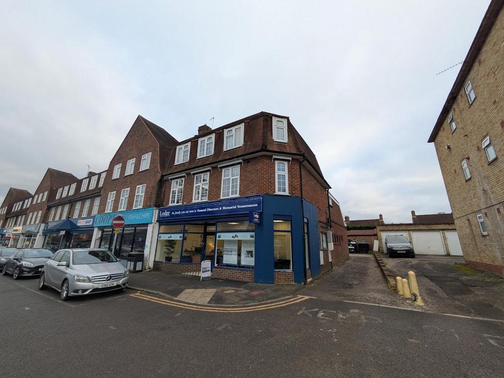 204-204A London Rd, Guildford to rent Building Photo- Image 1 of 12
