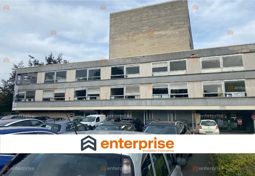 Office in Croix to rent Building Photo- Image 1 of 10