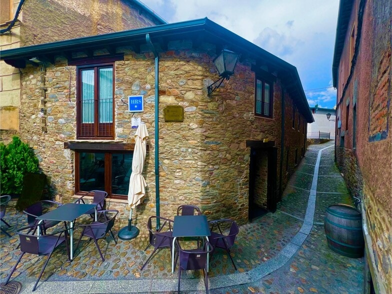 Retail in Villafranca del Bierzo, León for sale - Building Photo - Image 1 of 38