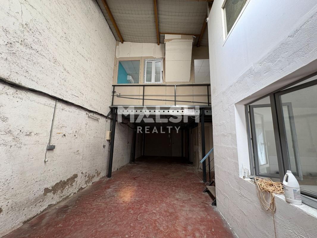 Light Industrial in Vénissieux to rent Interior Photo- Image 1 of 8