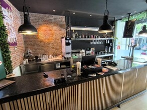 Retail in Barcelona, Barcelona to rent Interior Photo- Image 2 of 8