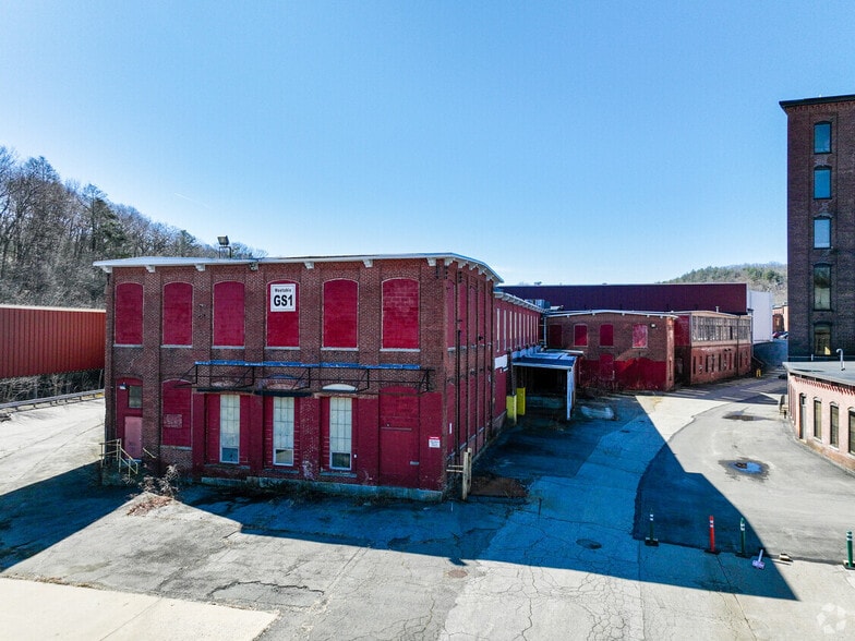 3 Green St, Clinton, MA to rent - Building Photo - Image 1 of 6