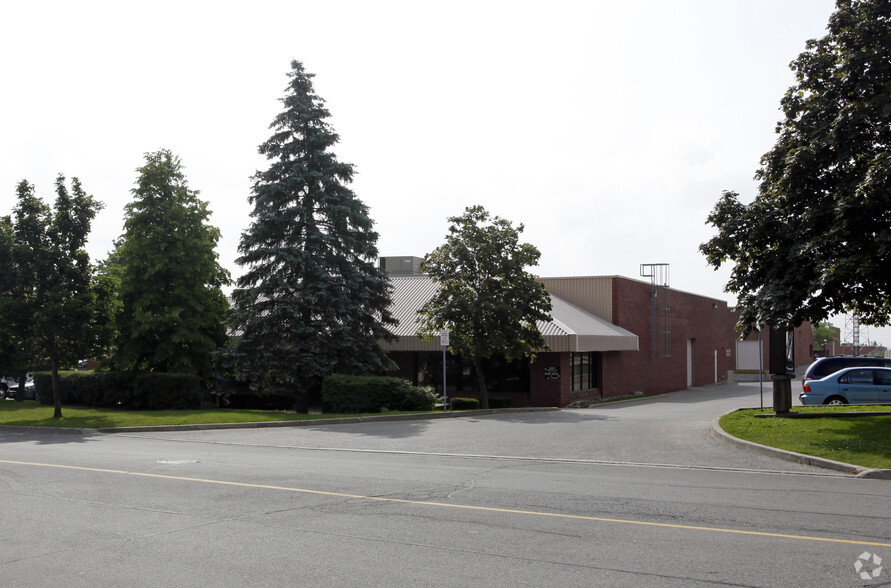 5650 Tomken Rd, Mississauga, ON for rent - Building Photo - Image 2 of 7