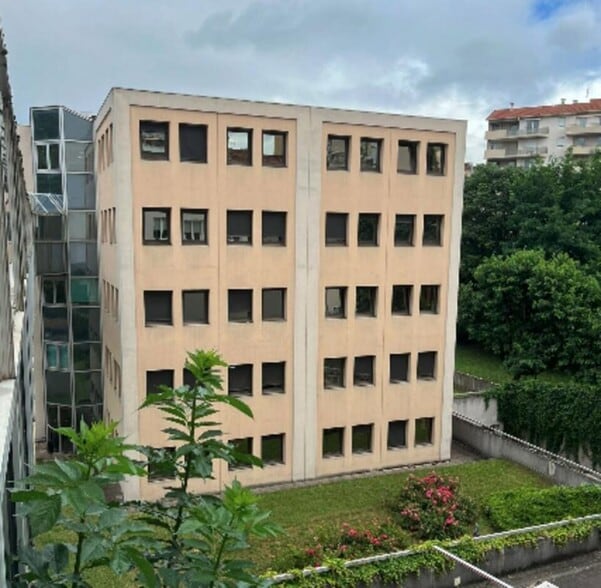 Office in Villeurbanne to rent - Building Photo - Image 2 of 11