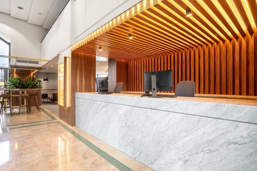 Office in Bordeaux to rent - Lobby - Image 3 of 10