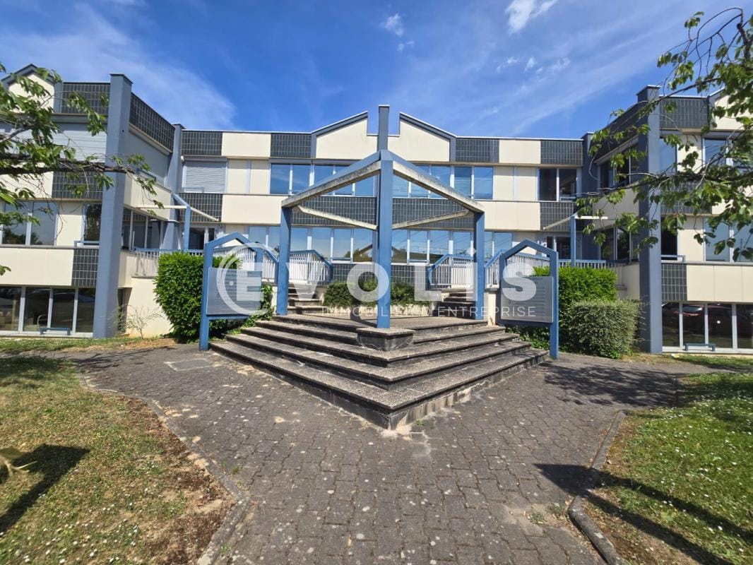 Office in Massy to rent Building Photo- Image 1 of 9