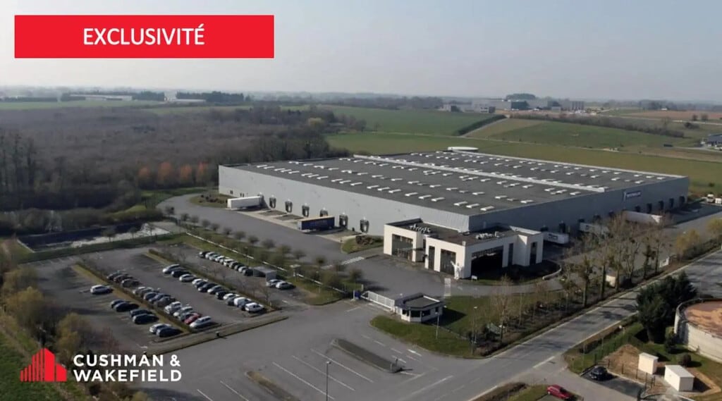 Location Entrepôt 4 715 m² - Photo 1