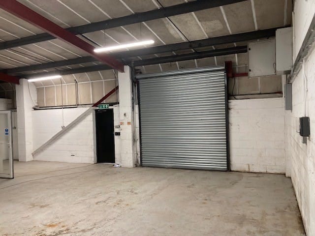 Unit 24, Longshot Industrial Estate, Bracknell to rent - Building Photo - Image 2 of 3