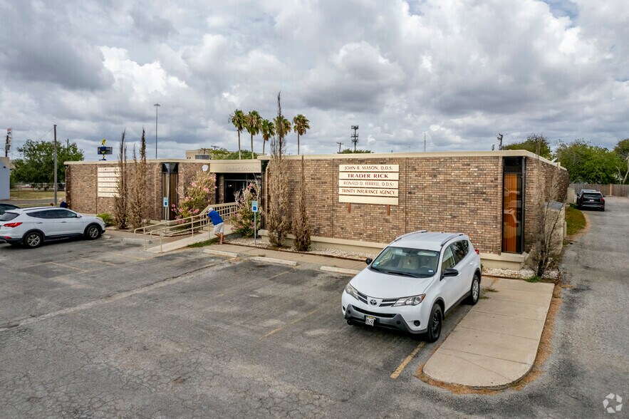 4949 Everhart Rd, Corpus Christi, TX to rent - Building Photo - Image 1 of 5