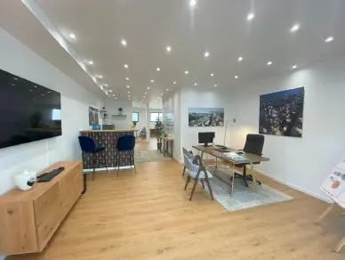 Retail in Boulogne-Billancourt to rent Interior Photo- Image 1 of 6