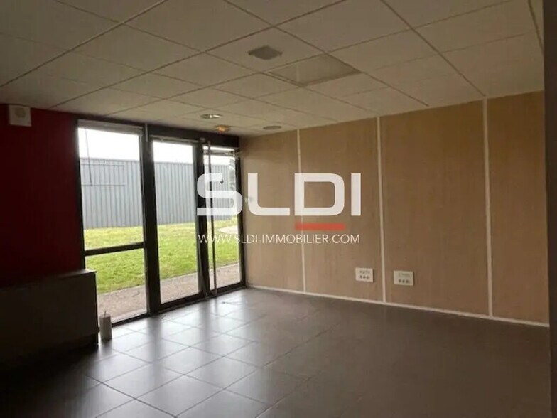 Office in Rillieux-la-Pape to rent - Building Photo - Image 2 of 11