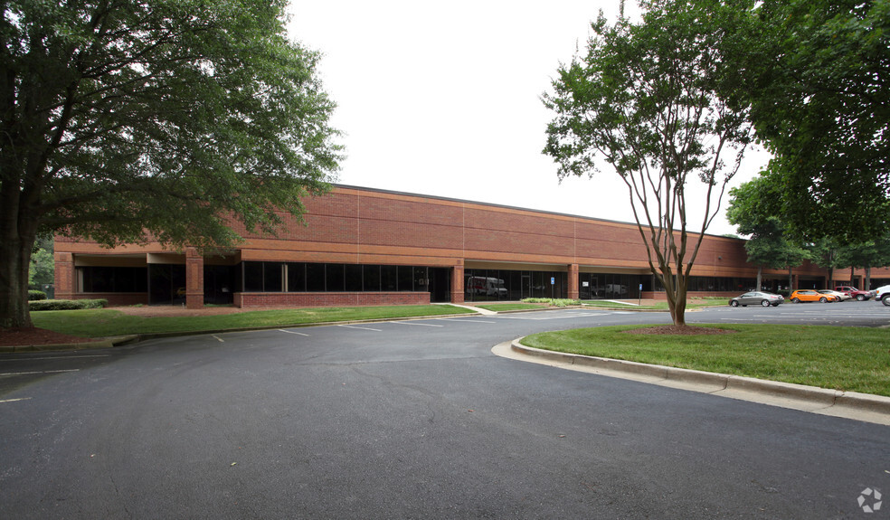 2200 Norcross Pkwy, Norcross, GA for rent - Primary Photo - Image 1 of 5